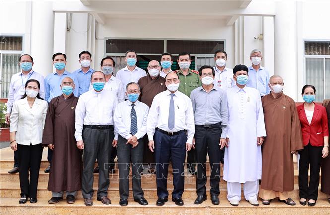 Chủ tịch nước Nguyễn Xuân Phúc tiếp các chức sắc tôn giáo huyện Hóc Môn